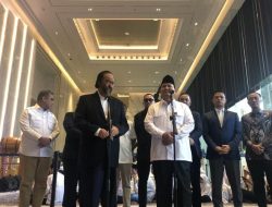 Disambut ‘Red Carpet’, Surya Paloh Rangkul Prabowo : Sahabat Sudah Jadi Presiden